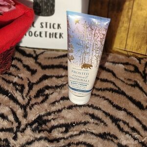 Frosted Coconut Snowball Bath And Body Lotion